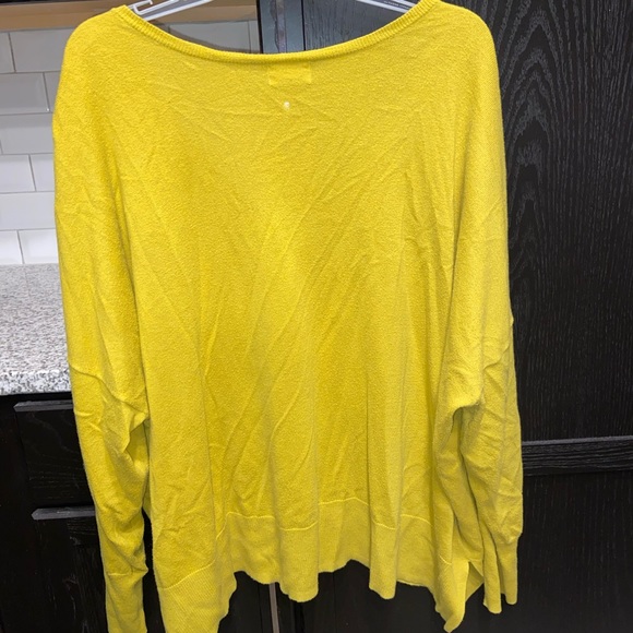 Mustard yellow v-neck sweater - Picture 2 of 3